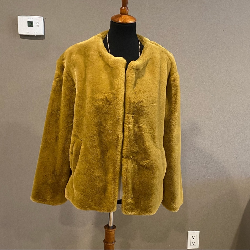 Fax fur jacket 🧥
